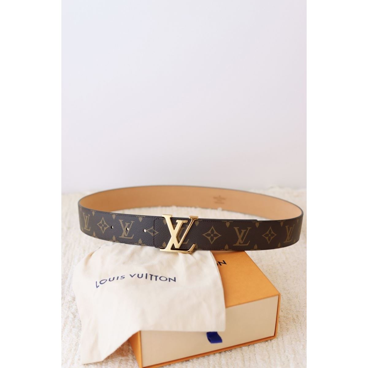 l0vis Vvtt0n belts